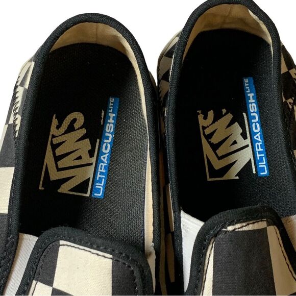 VANS The U SLIP-ON SF MEGA CHECK in Black and White - Picture 5 of 10